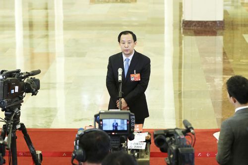 陆昊在全国两会“部长通道”答记者问 陆昊在全国两会“部长通道”答记者问