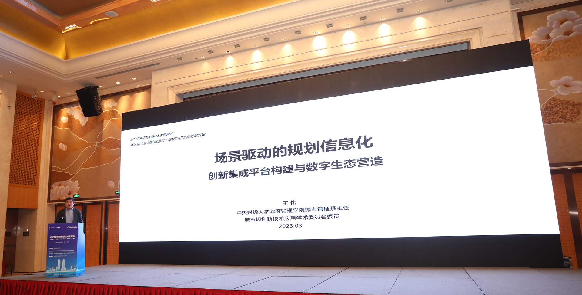 王伟-.jpg 王伟-.jpg