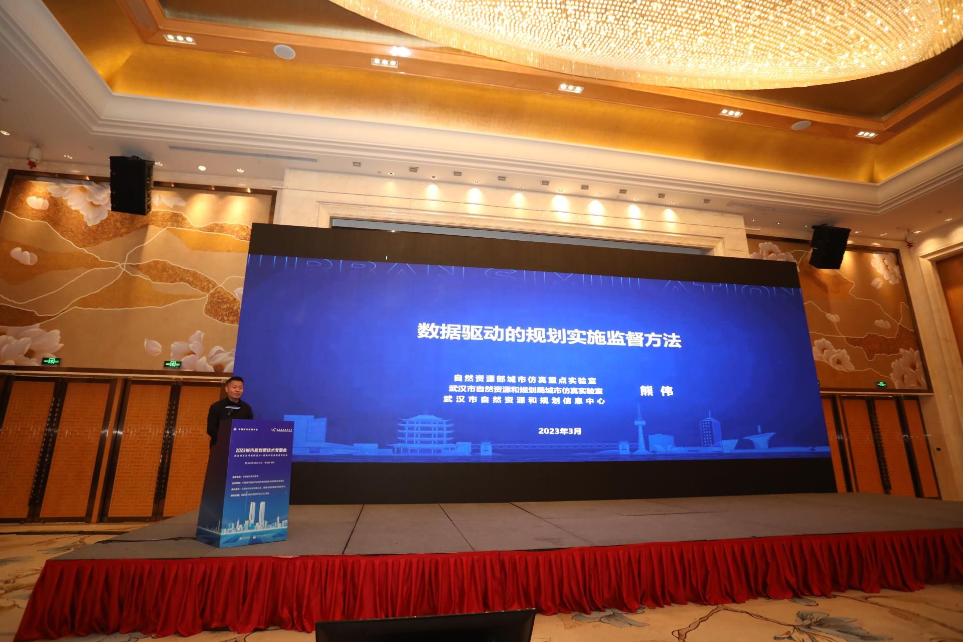 熊伟 (1).jpg 熊伟 (1).jpg
